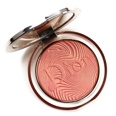 Dior Coral Vibes (002) DiorSkin Nude Luminizer 